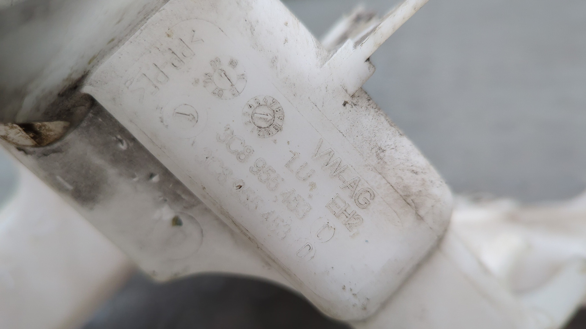 Бачок омывателя лобового стекла