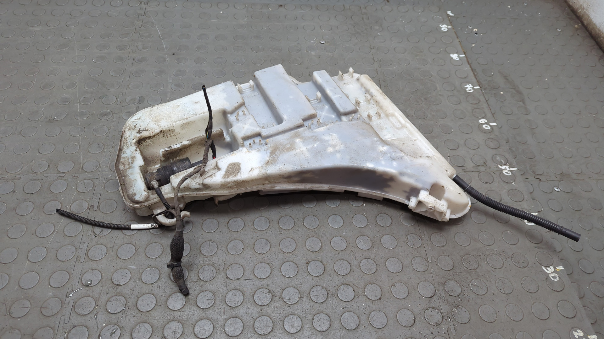 Бачок омывателя лобового стекла