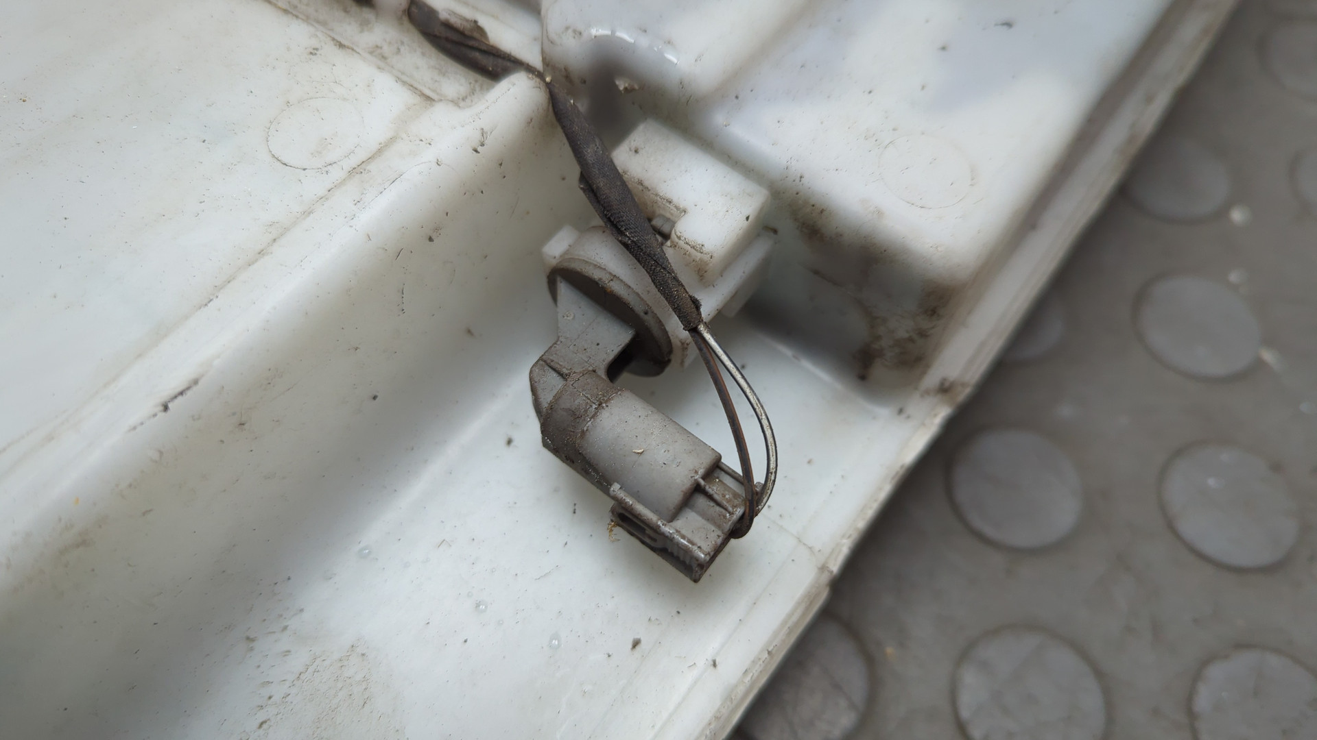 Бачок омывателя лобового стекла