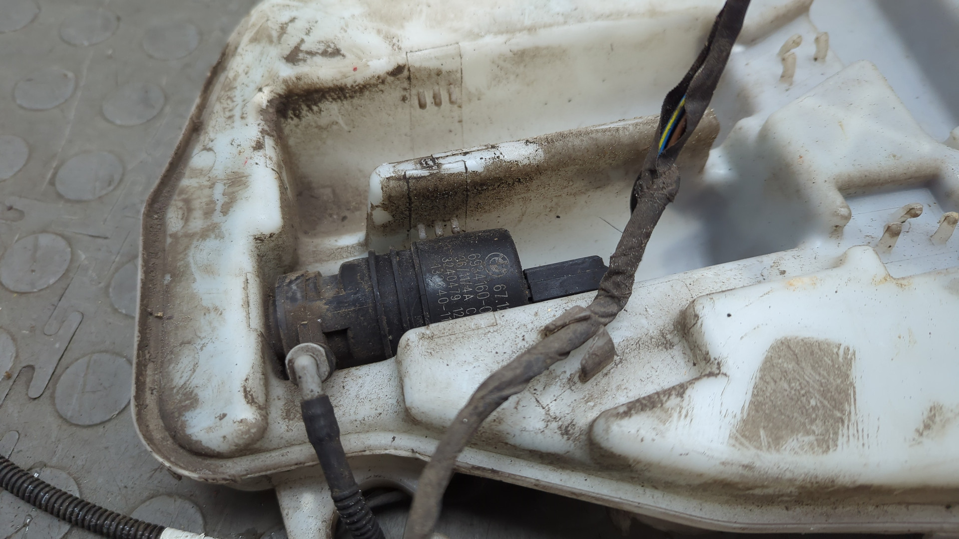 Бачок омывателя лобового стекла