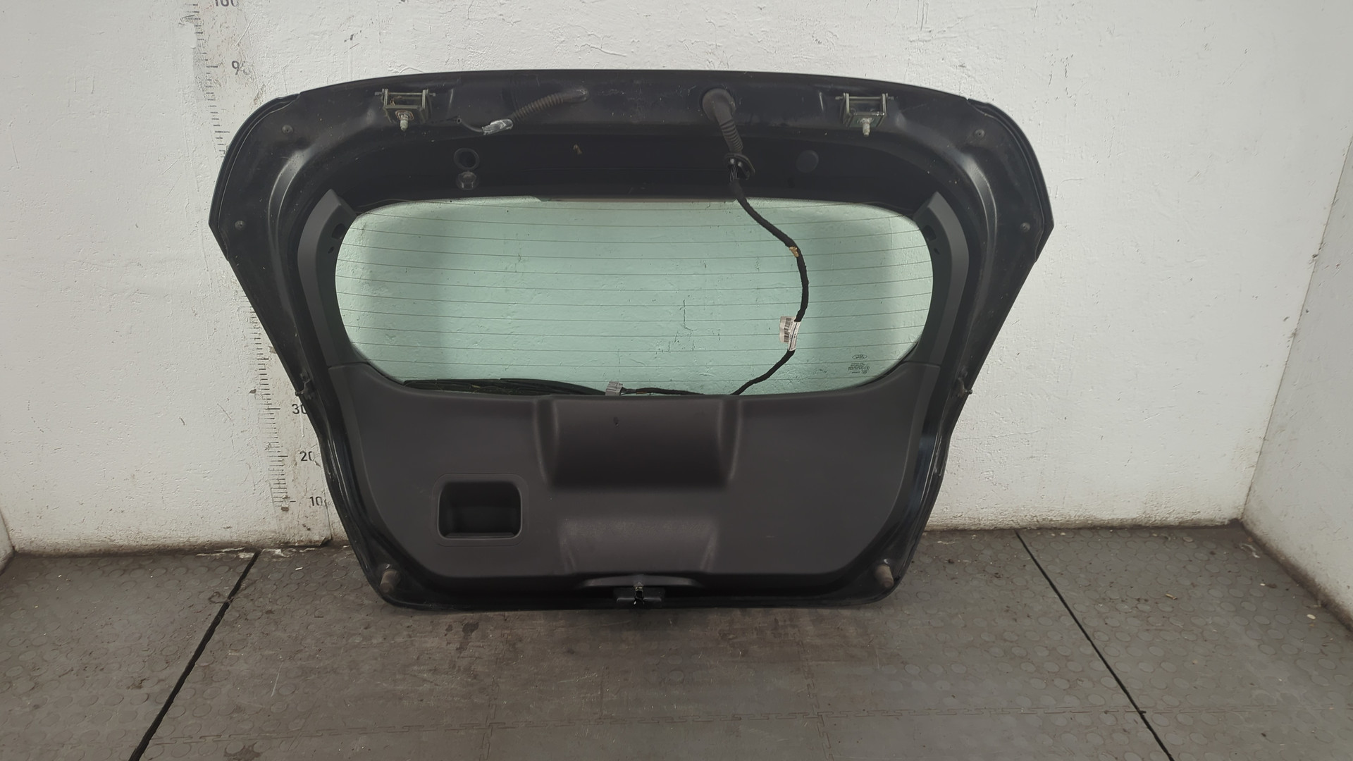 Дверь багажника