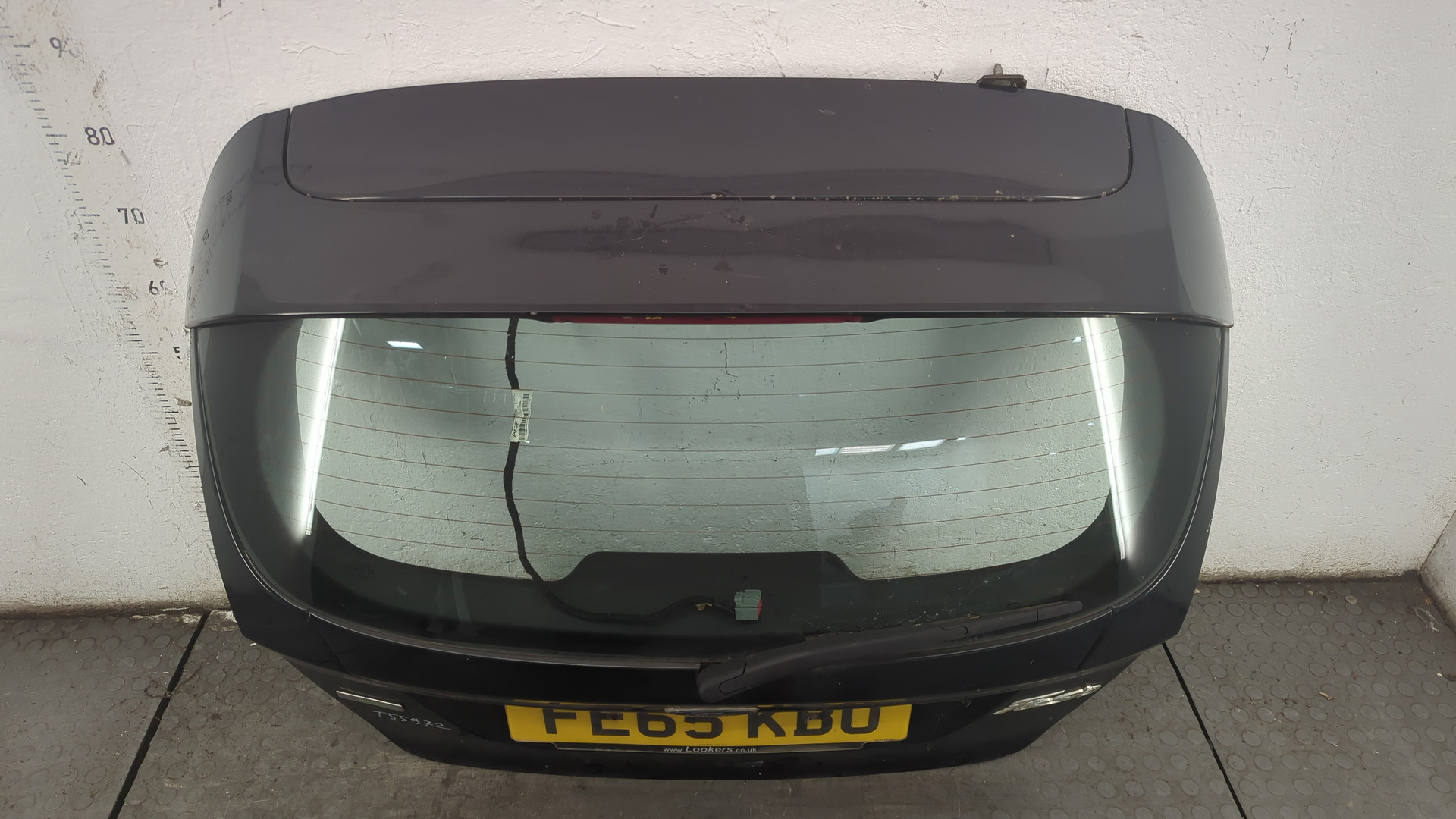 Дверь багажника