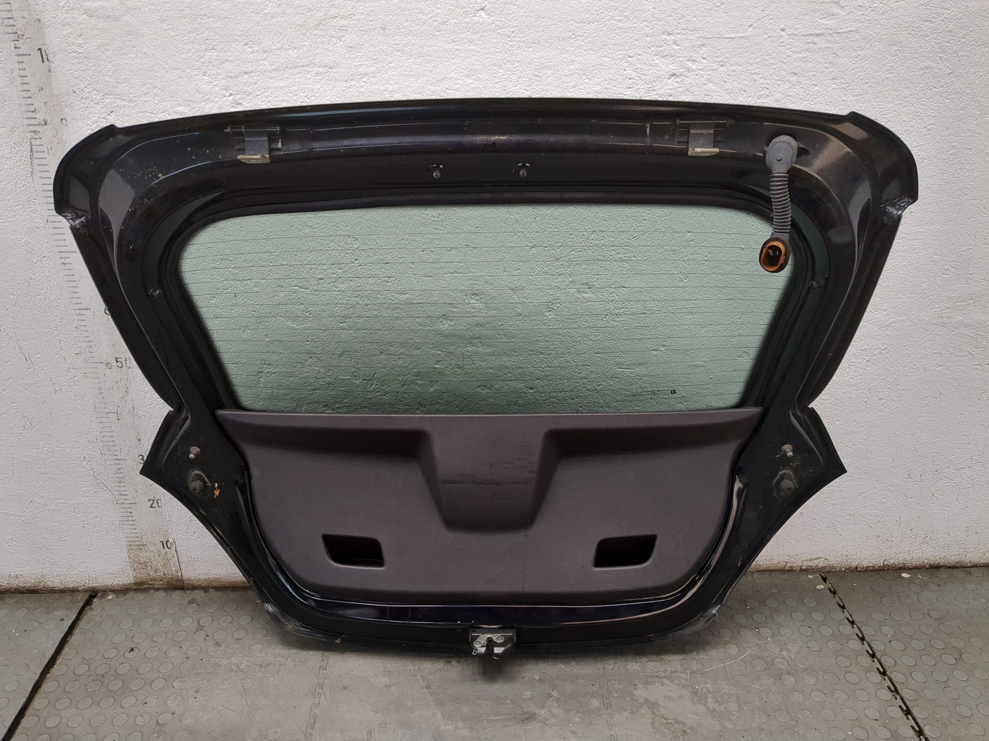 Дверь багажника