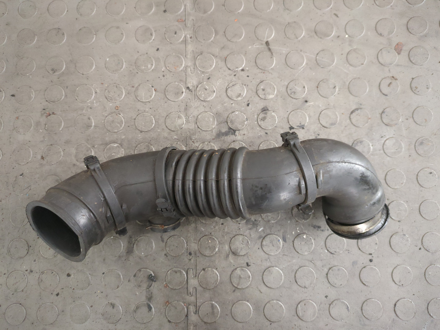 Патрубок воздушного фильтра