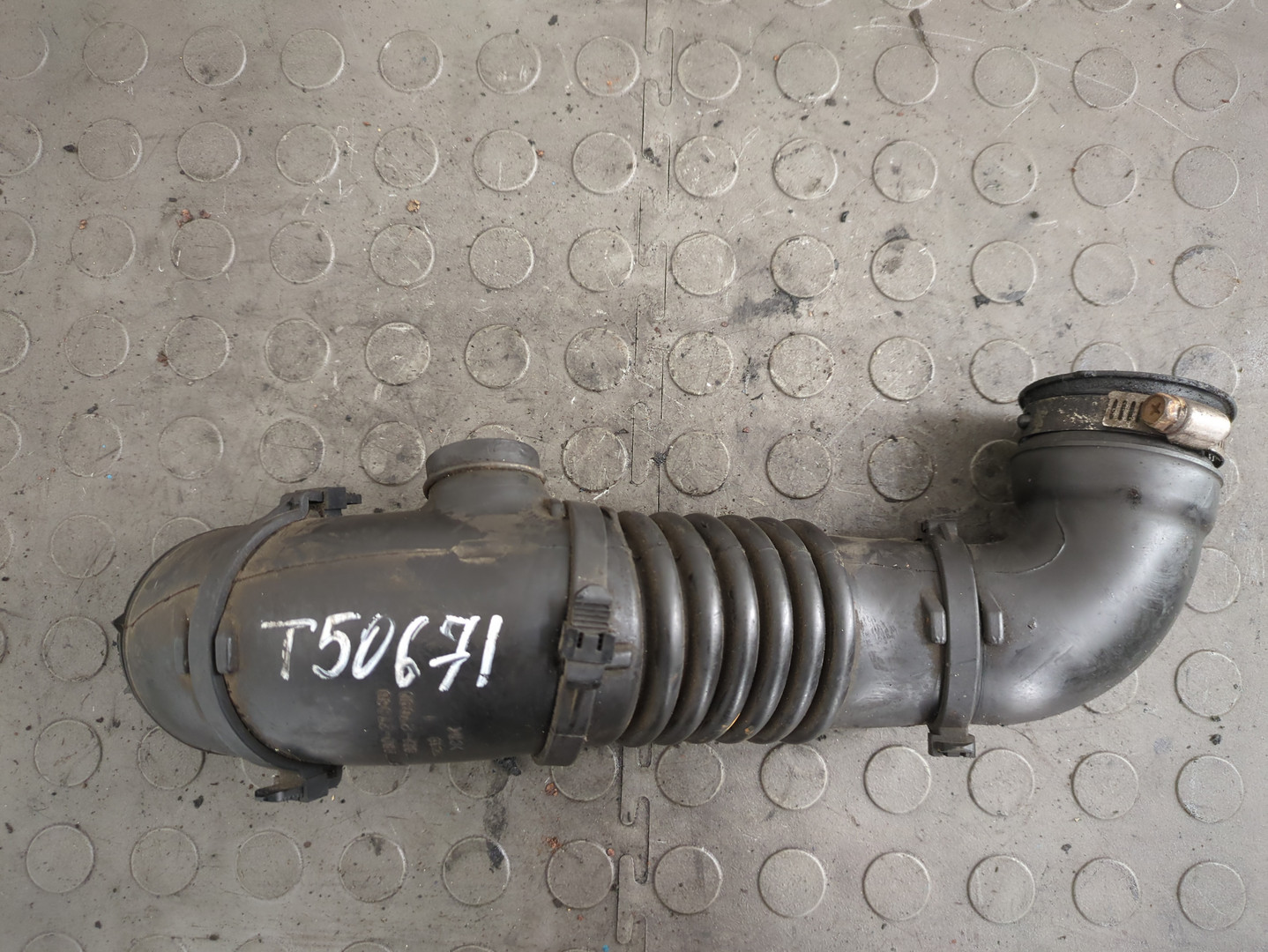 Патрубок воздушного фильтра