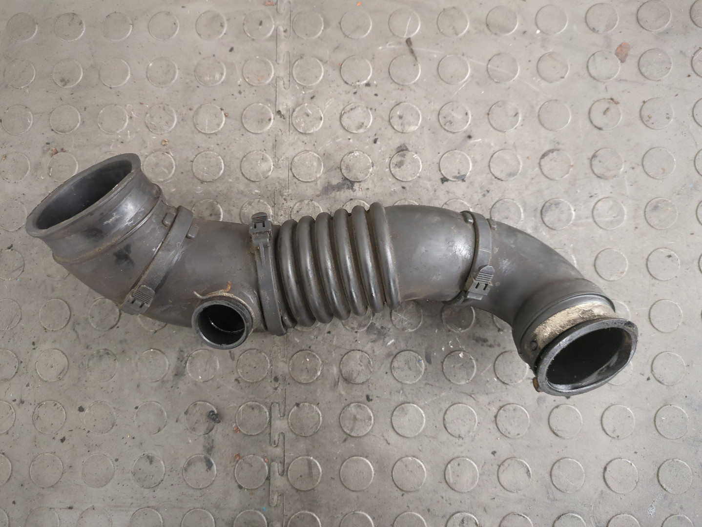 Патрубок воздушного фильтра