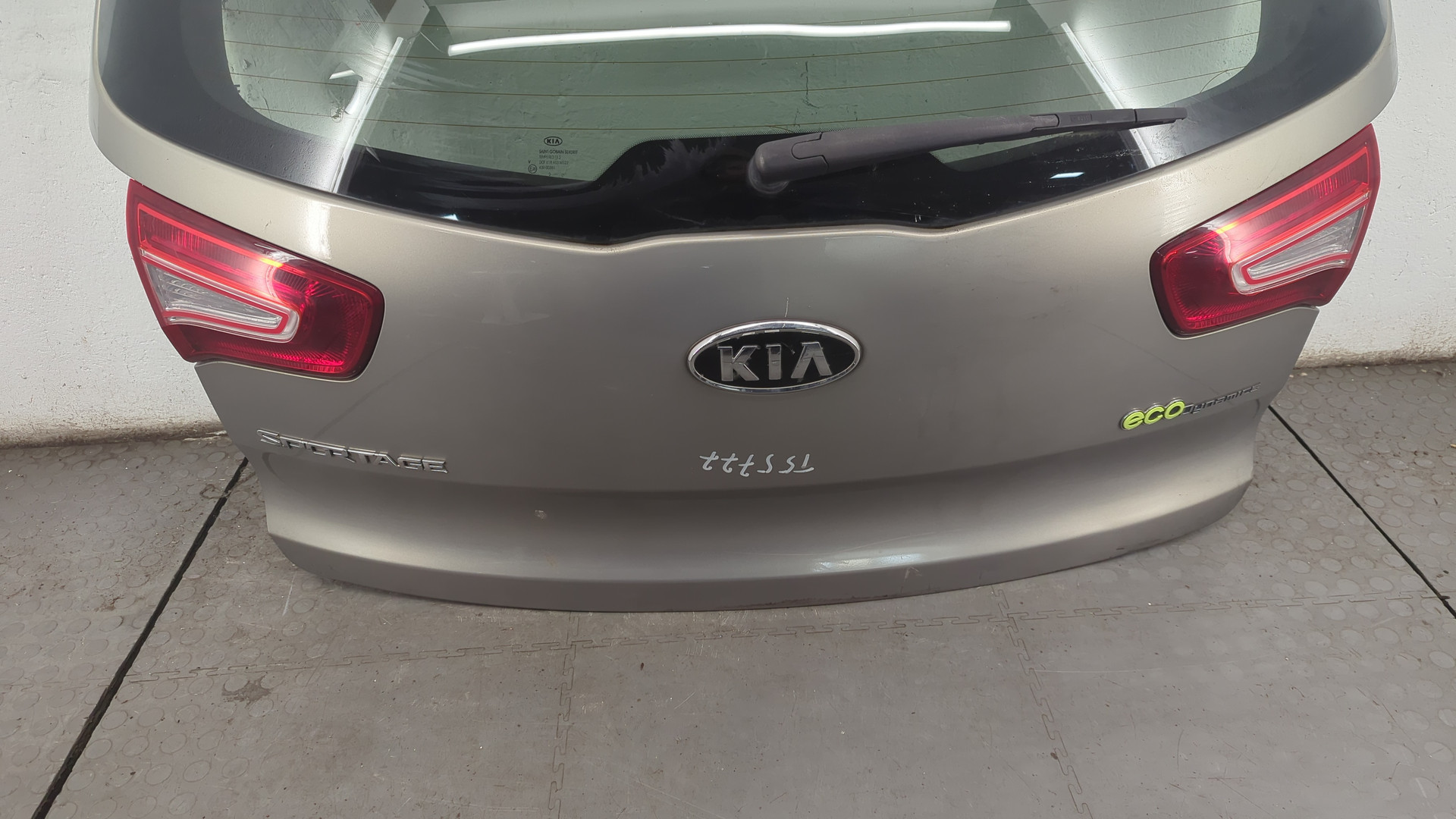 Дверь багажника