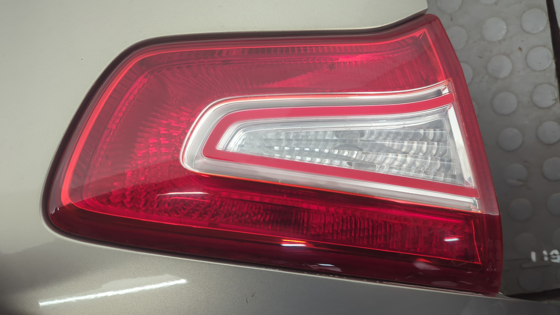 Дверь багажника