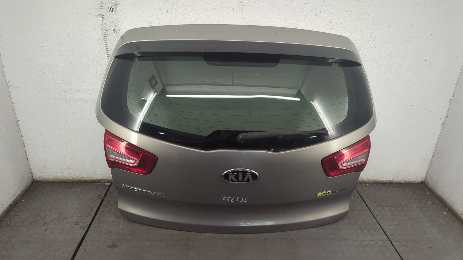 Дверь багажника