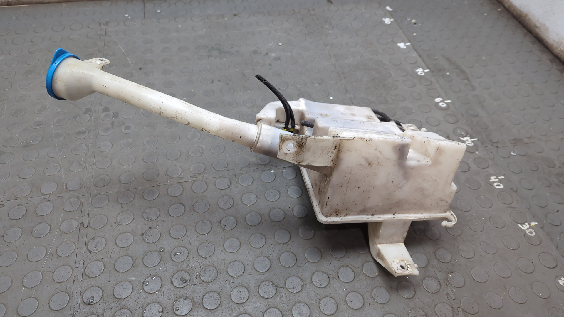 Бачок омывателя лобового стекла