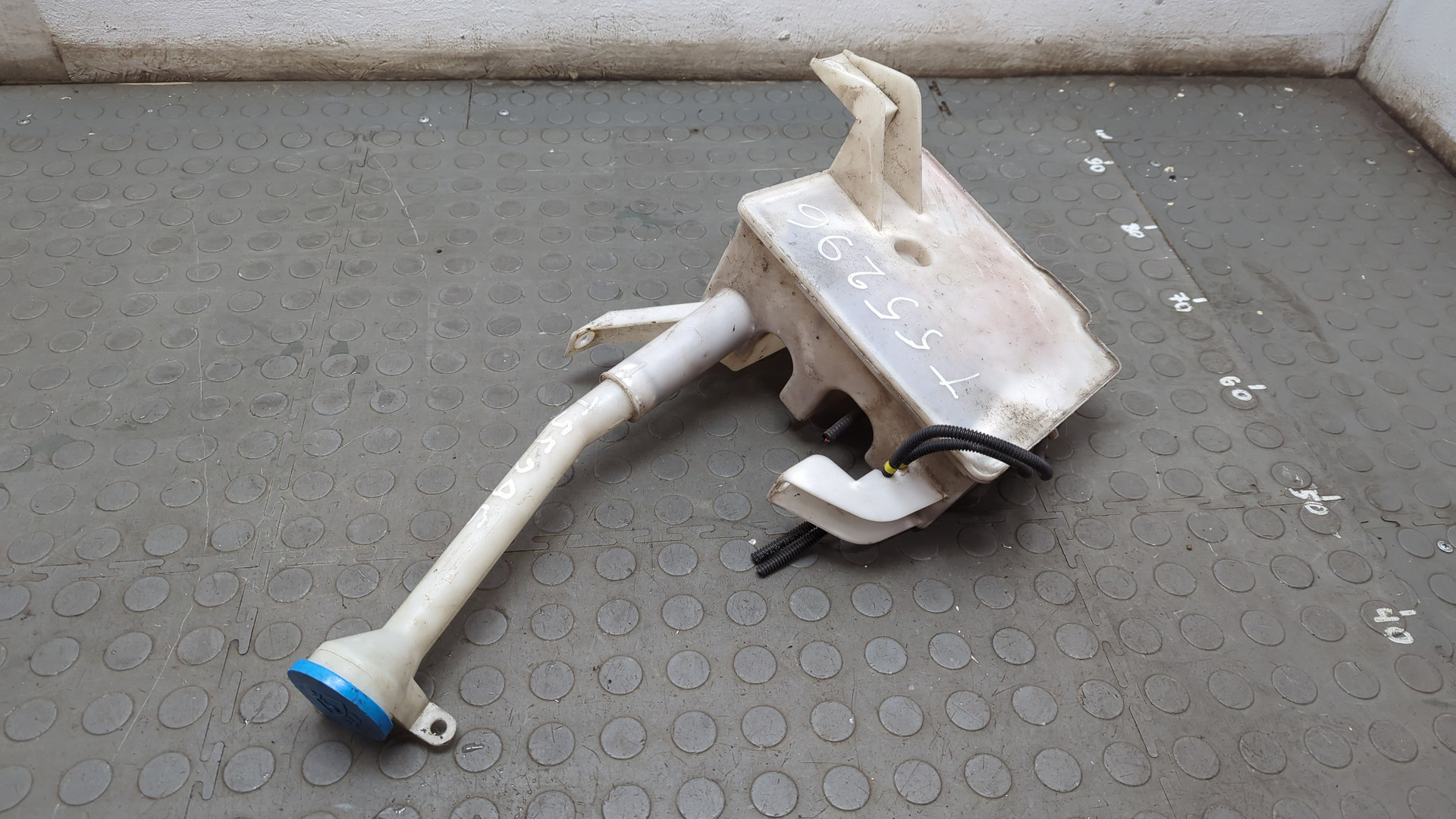 Бачок омывателя лобового стекла