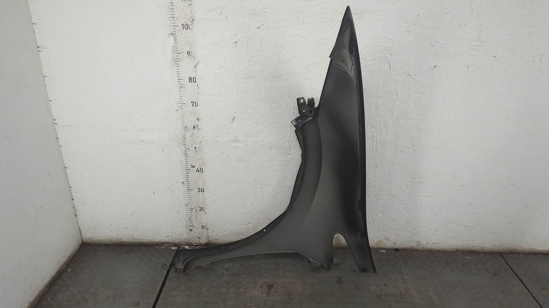 Крыло переднее правое