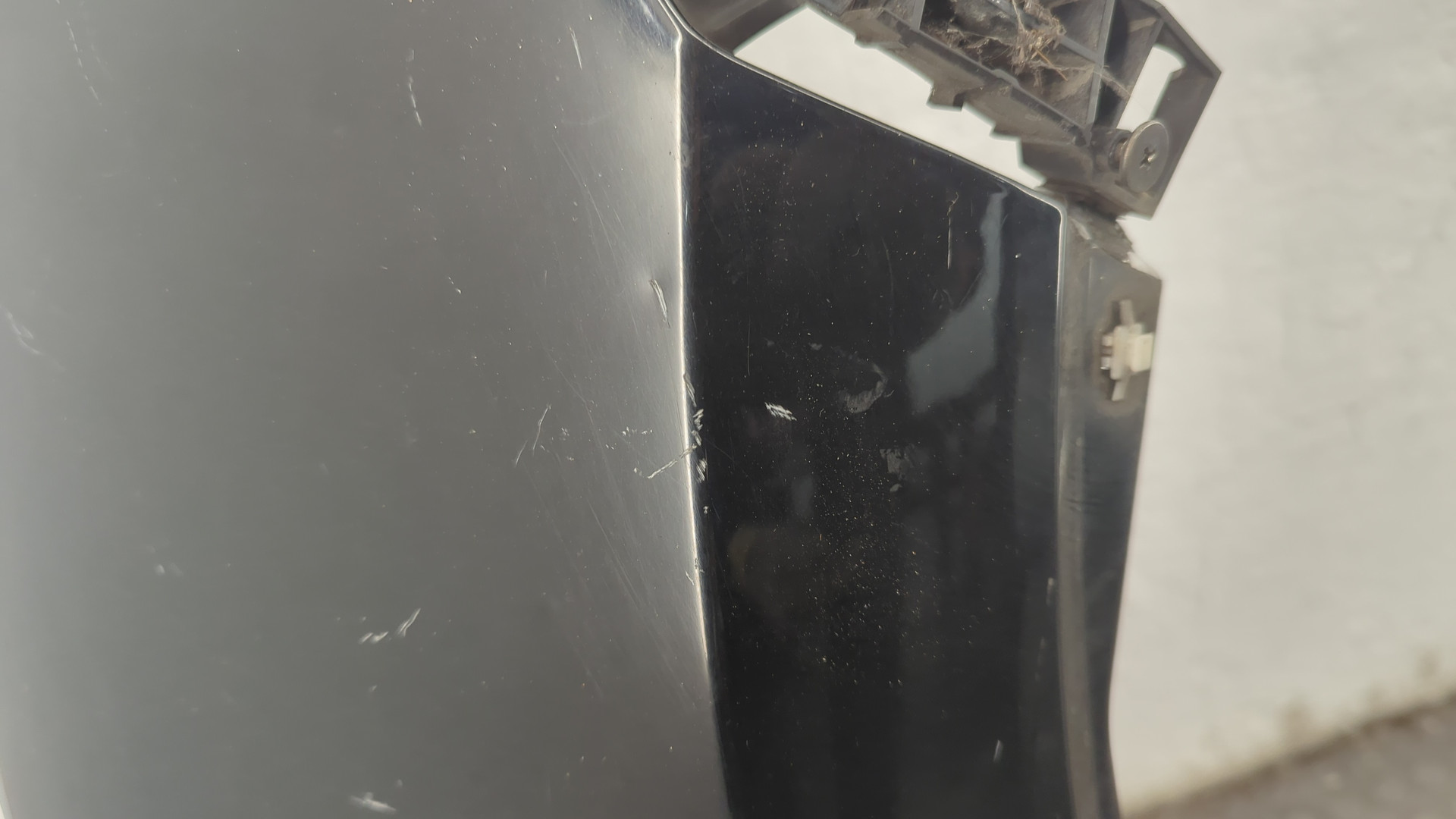 Крыло переднее правое