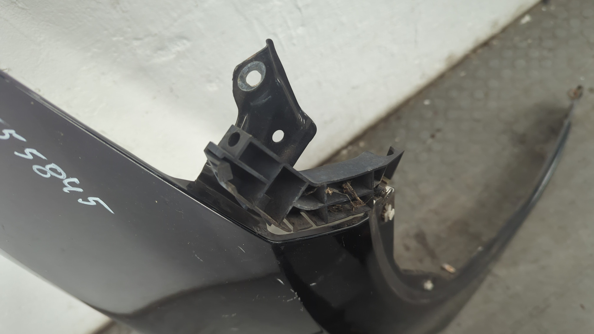 Крыло переднее правое