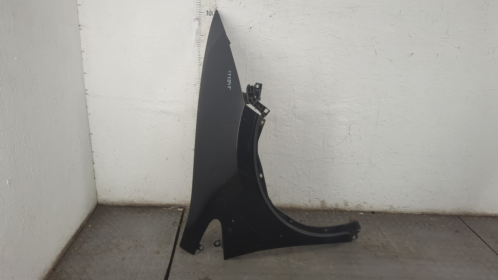 Крыло переднее правое