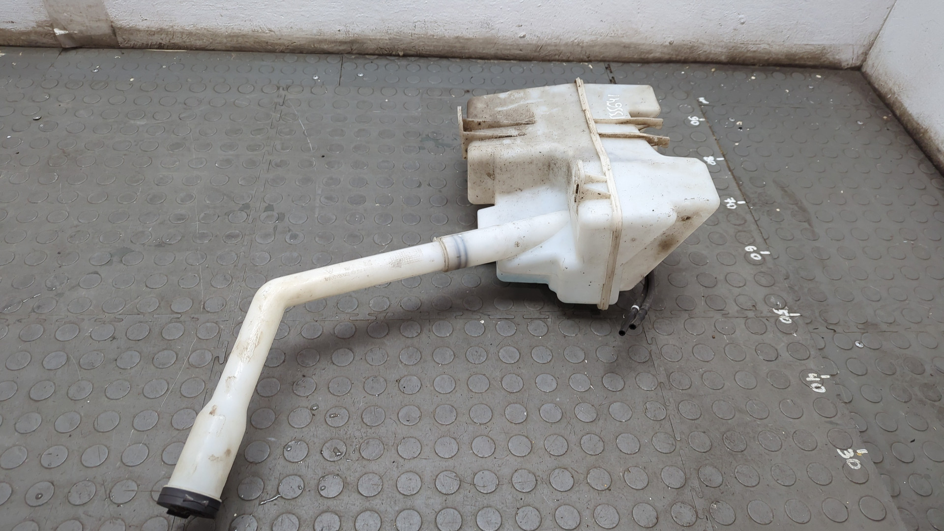 Бачок омывателя лобового стекла