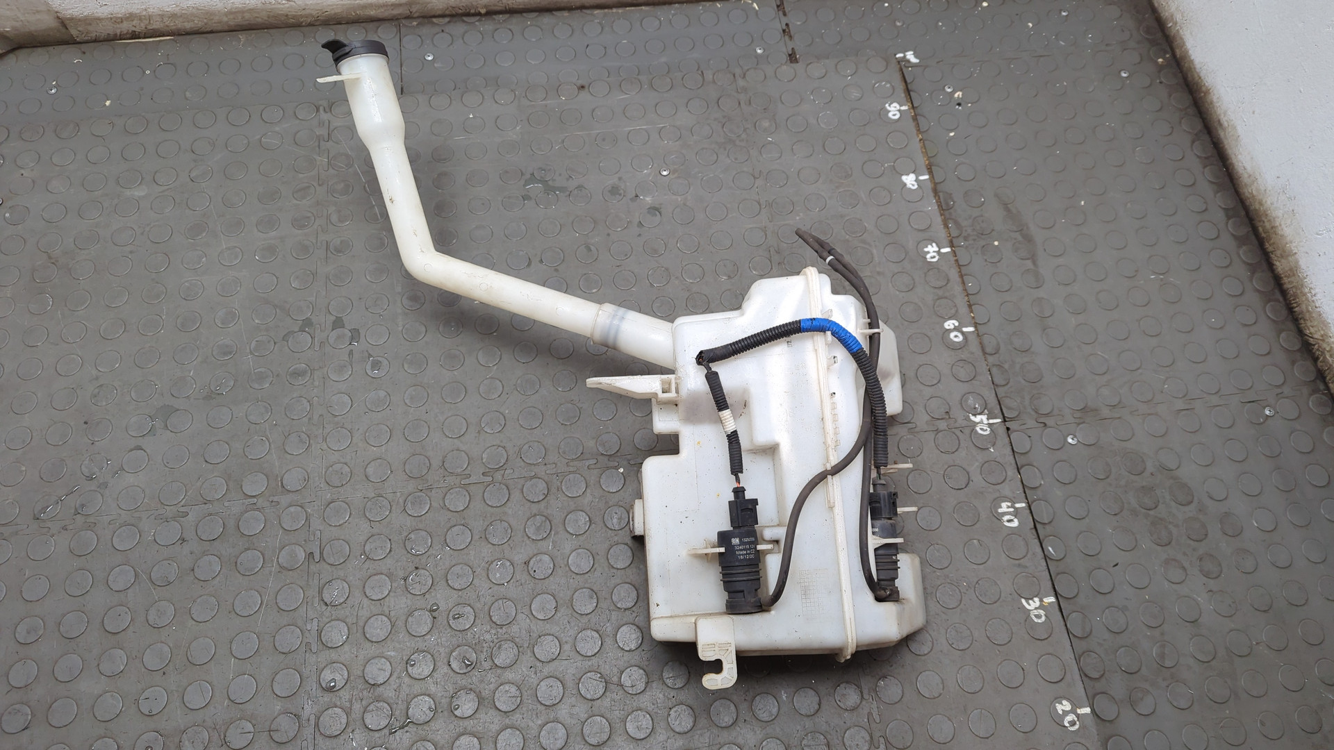 Бачок омывателя лобового стекла