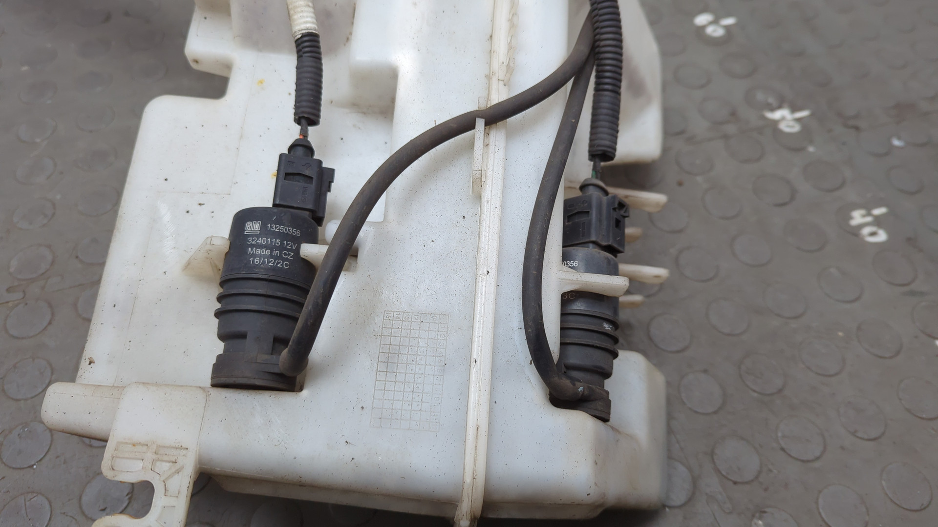 Бачок омывателя лобового стекла