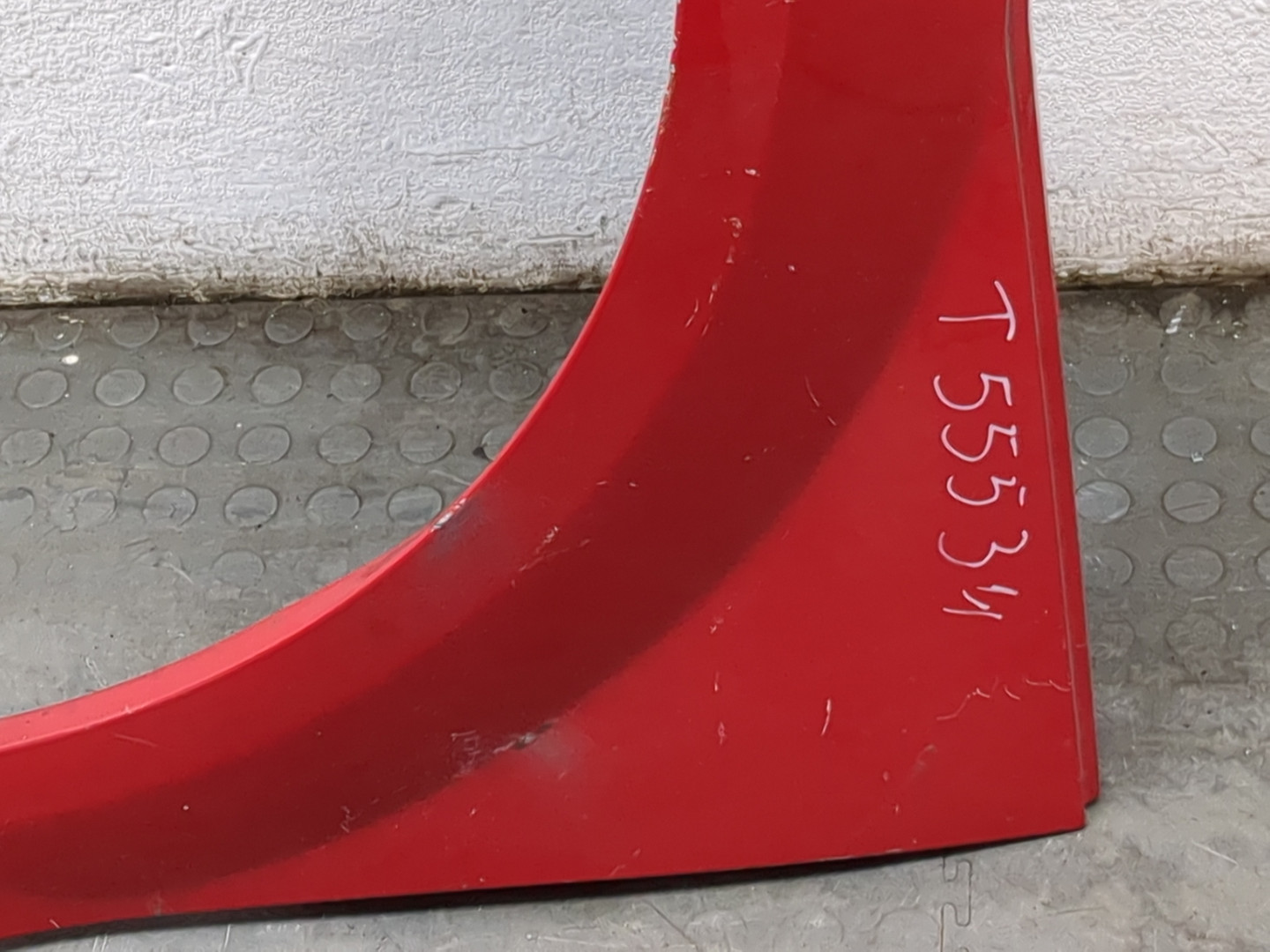 Крыло переднее левое