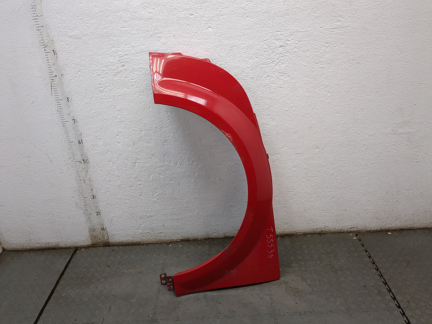 Крыло переднее левое