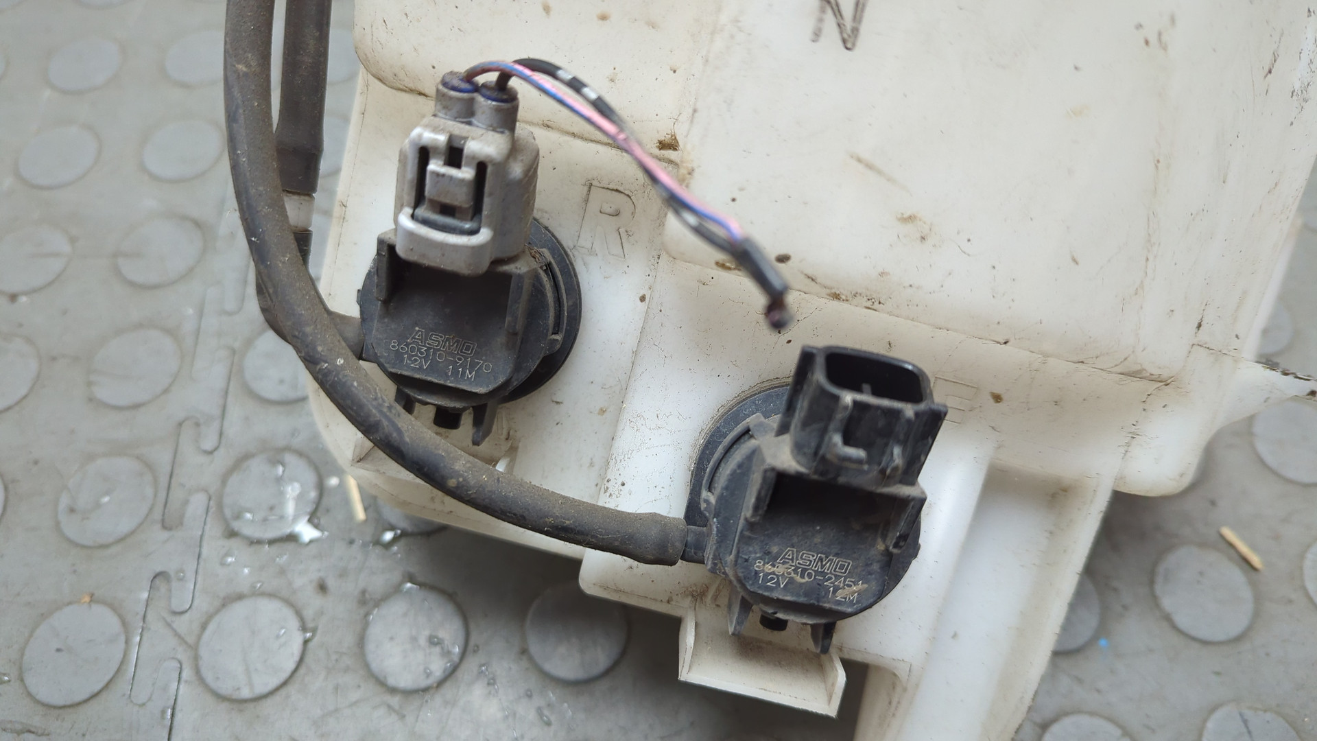 Бачок омывателя лобового стекла