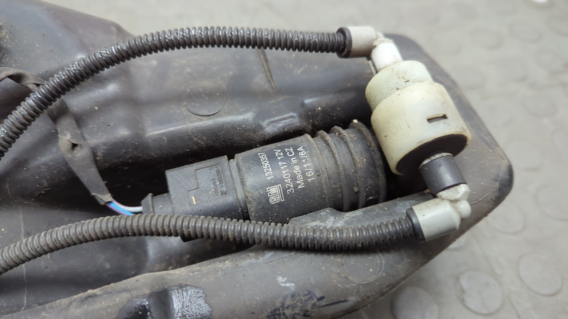 Бачок омывателя лобового стекла