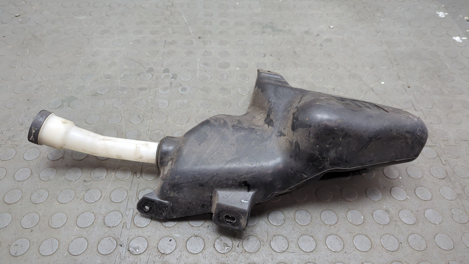 Бачок омывателя лобового стекла