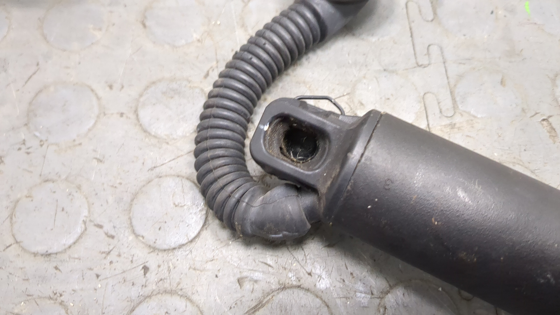 Амортизатор крышки багажника