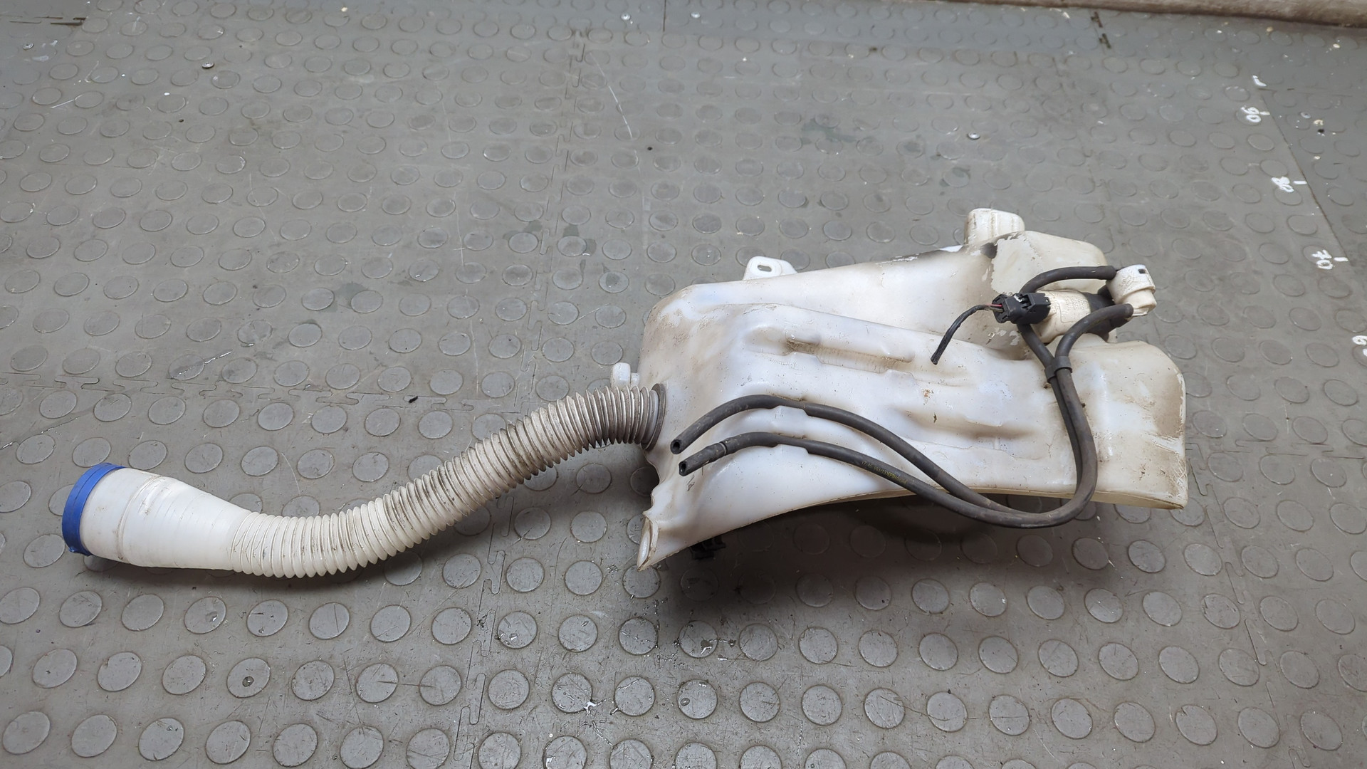 Бачок омывателя лобового стекла