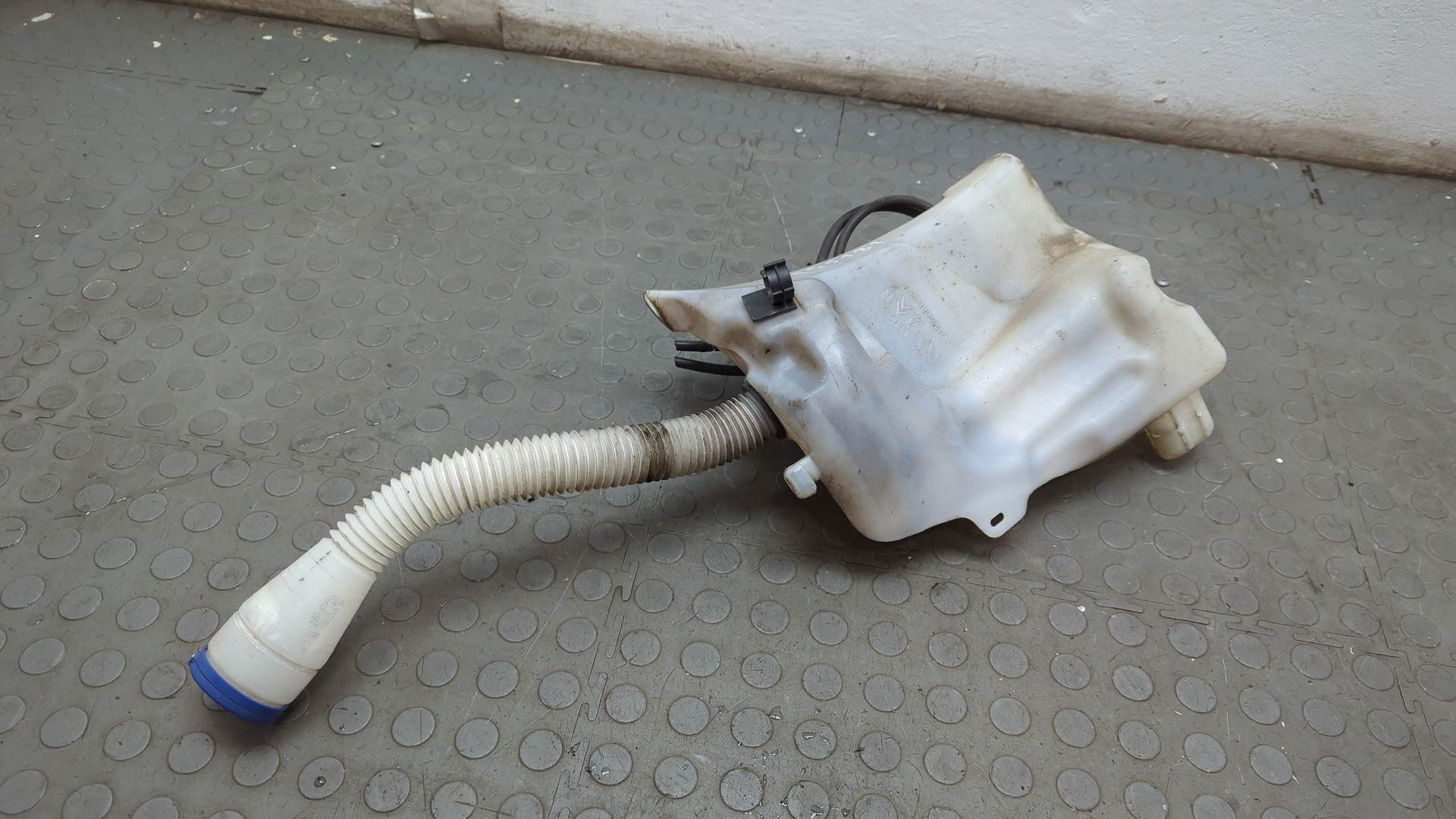 Бачок омывателя лобового стекла