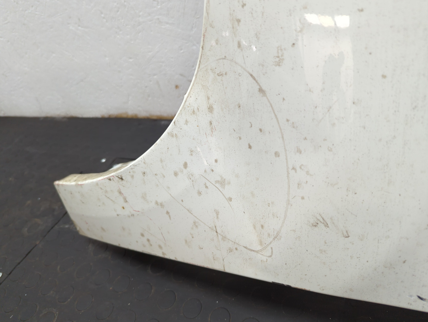 Крыло переднее левое