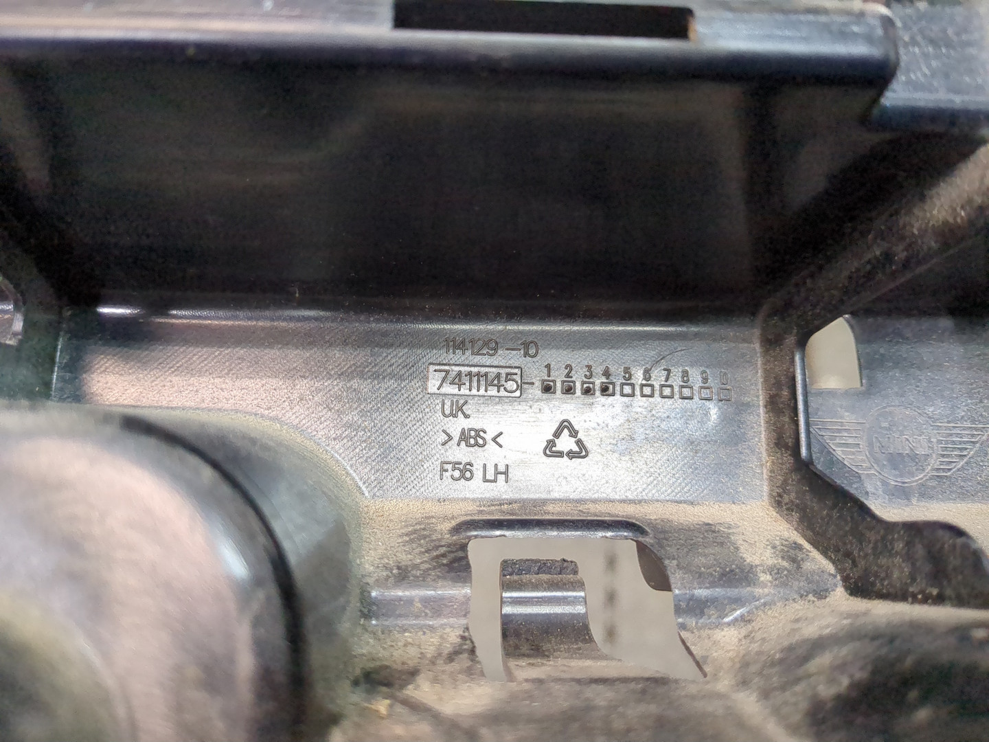 Кронштейн заднего бампера левый