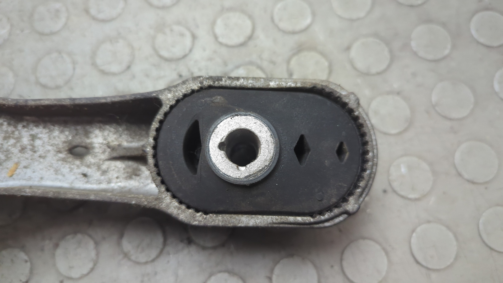 Опора двигателя