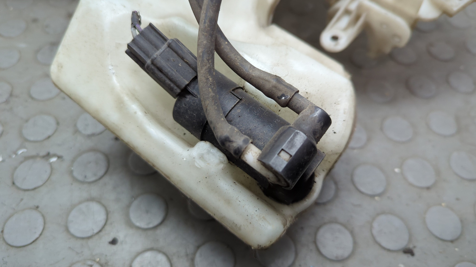 Бачок омывателя лобового стекла