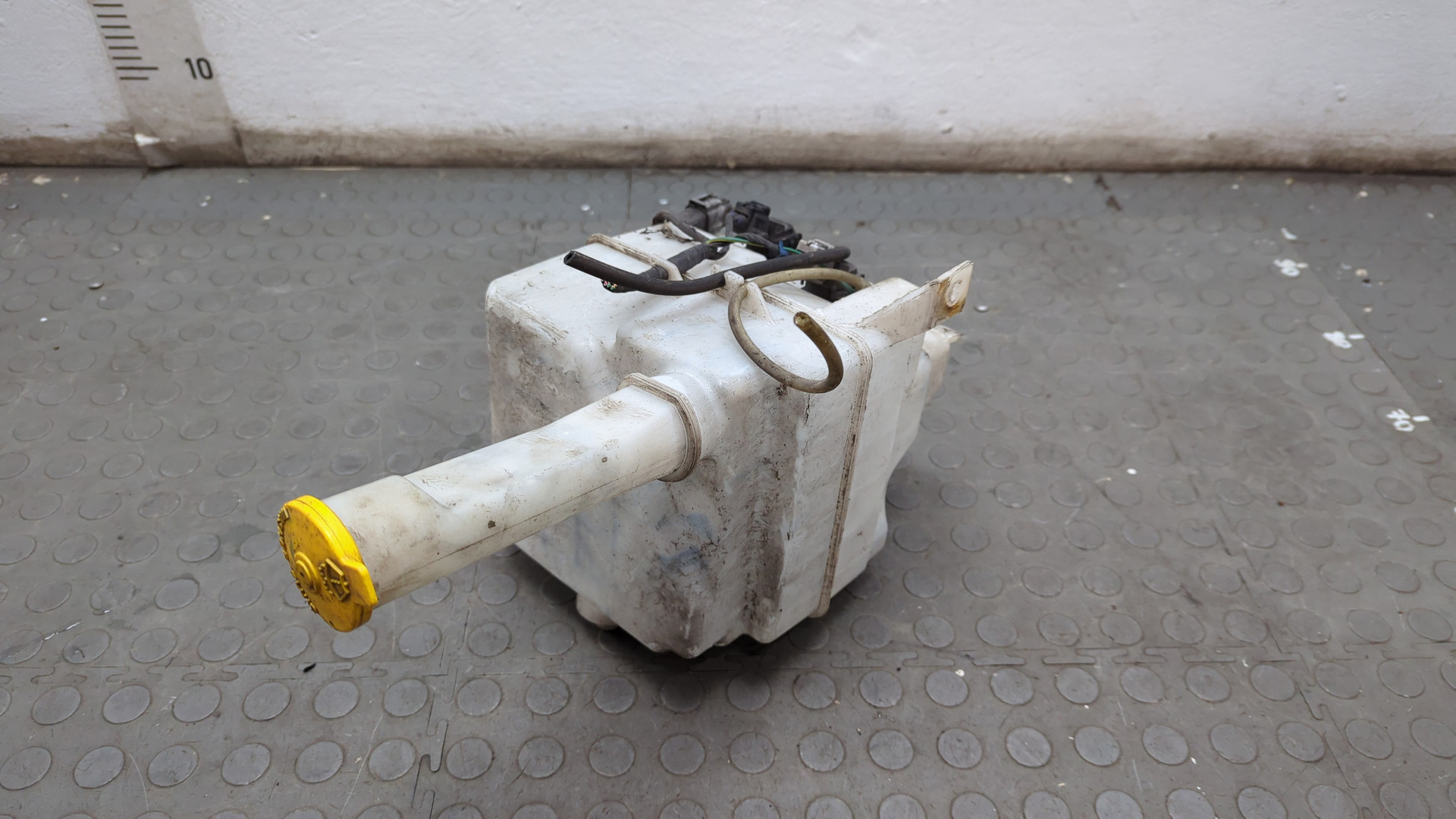 Бачок омывателя лобового стекла