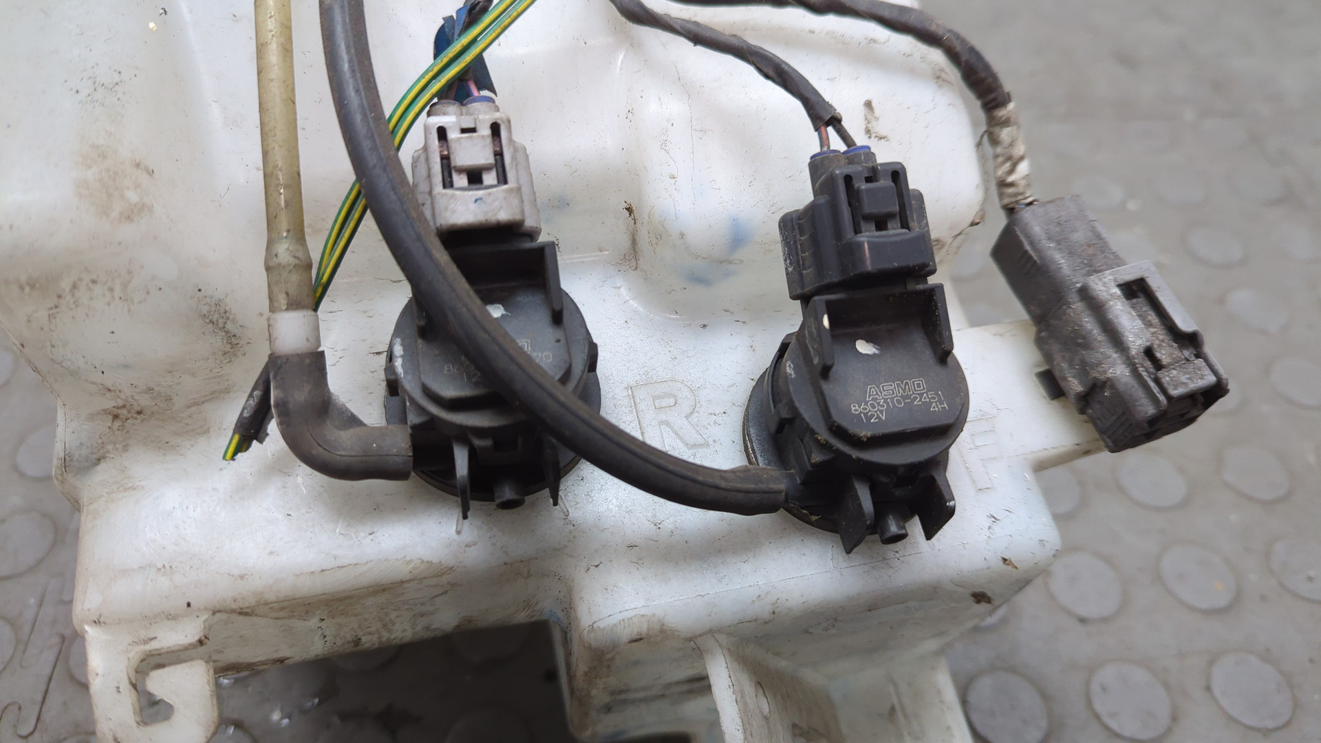 Бачок омывателя лобового стекла