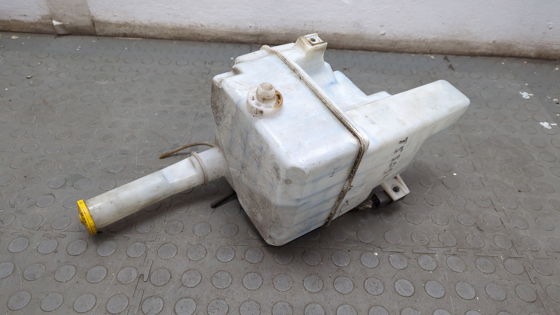 Бачок омывателя лобового стекла