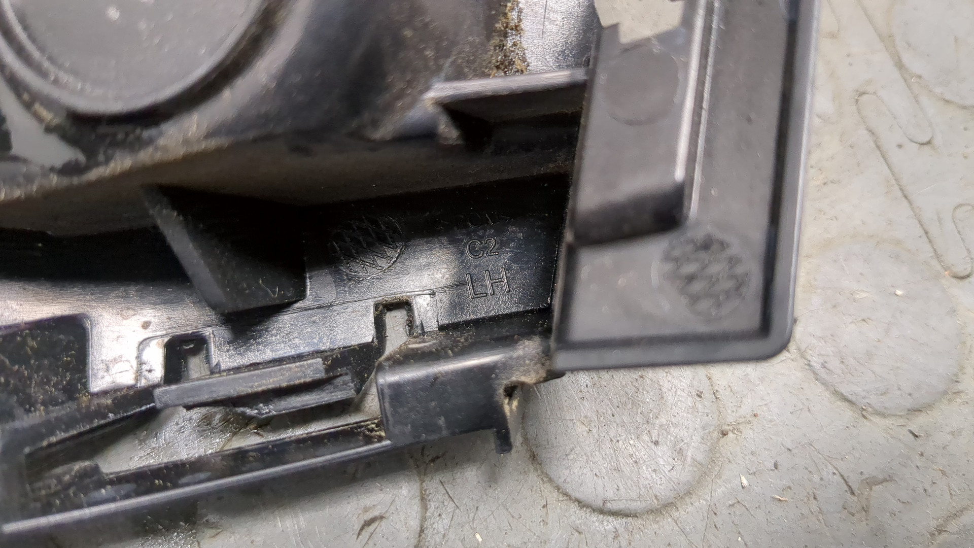 Кронштейн заднего бампера левый