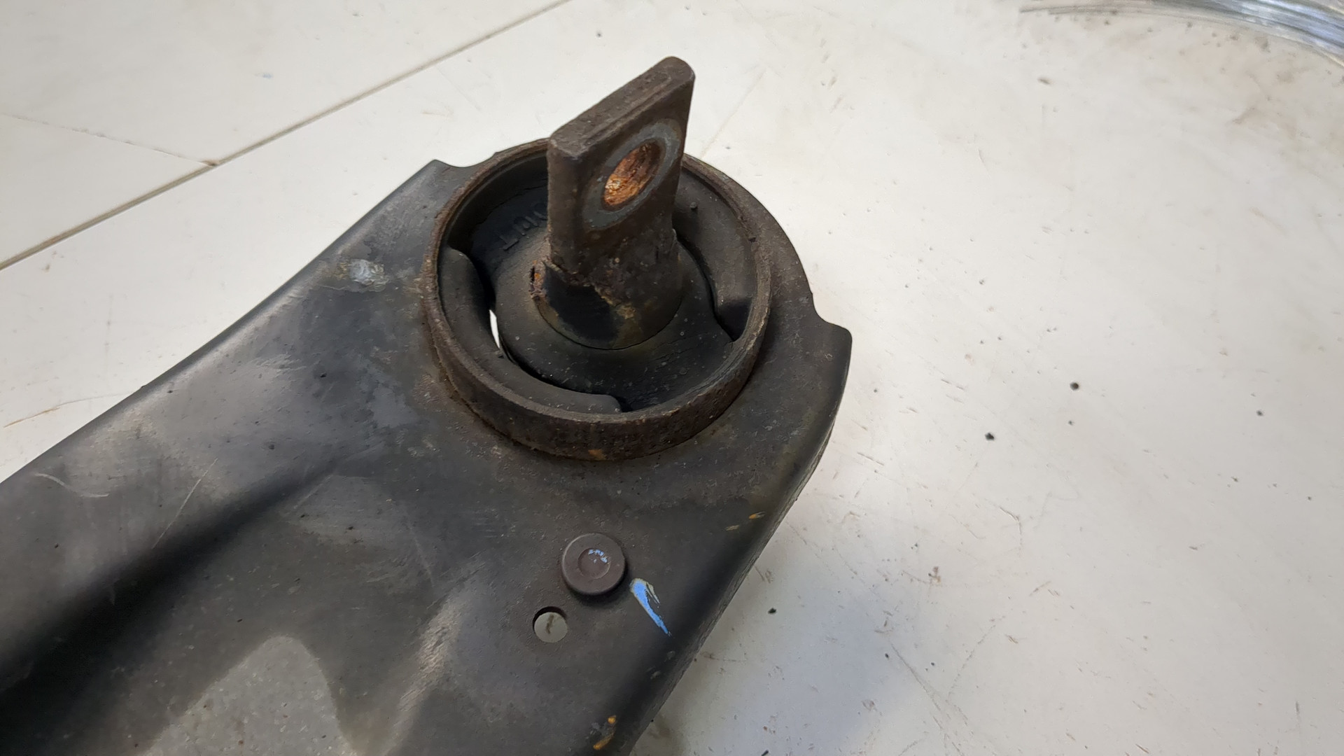 Рычаг задний правый