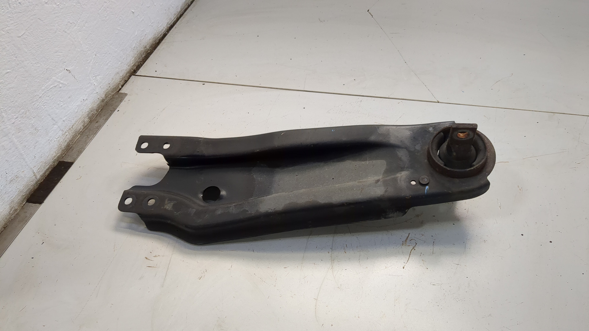 Рычаг задний правый