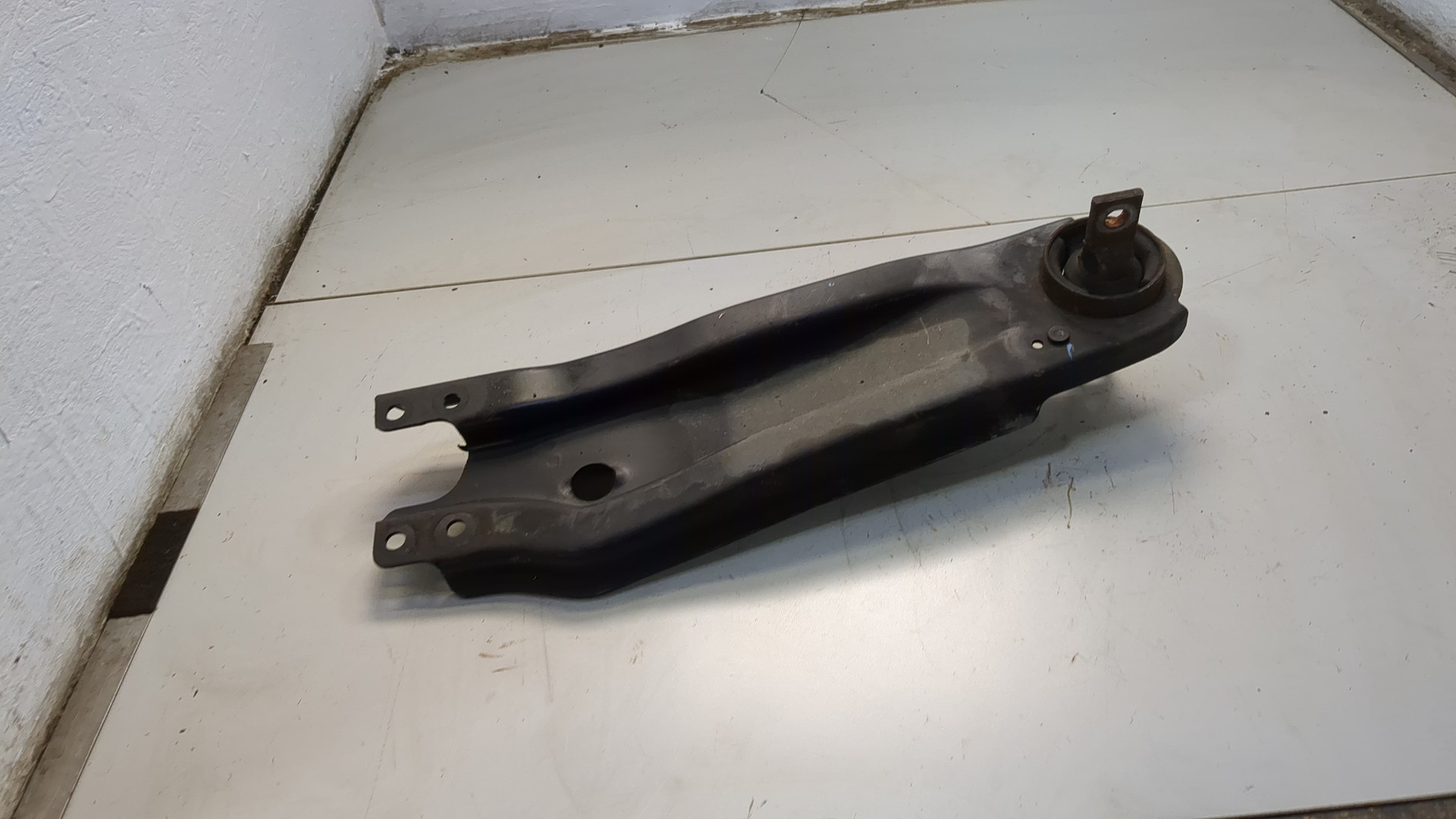 Рычаг задний правый