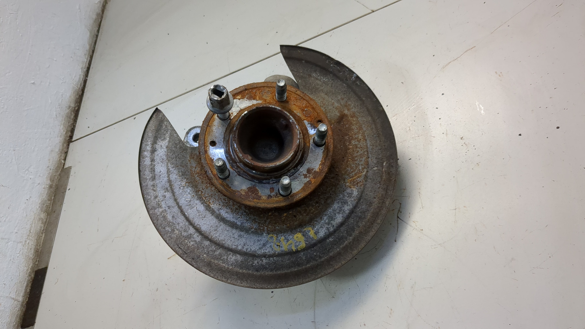 Кулак поворотный задний правый