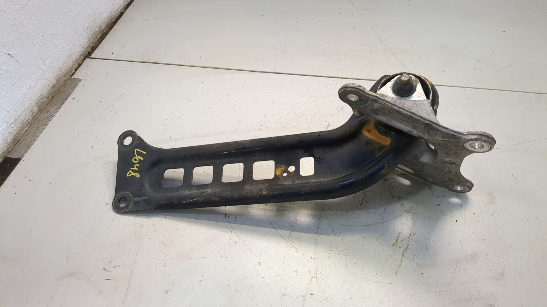 Рычаг задний левый