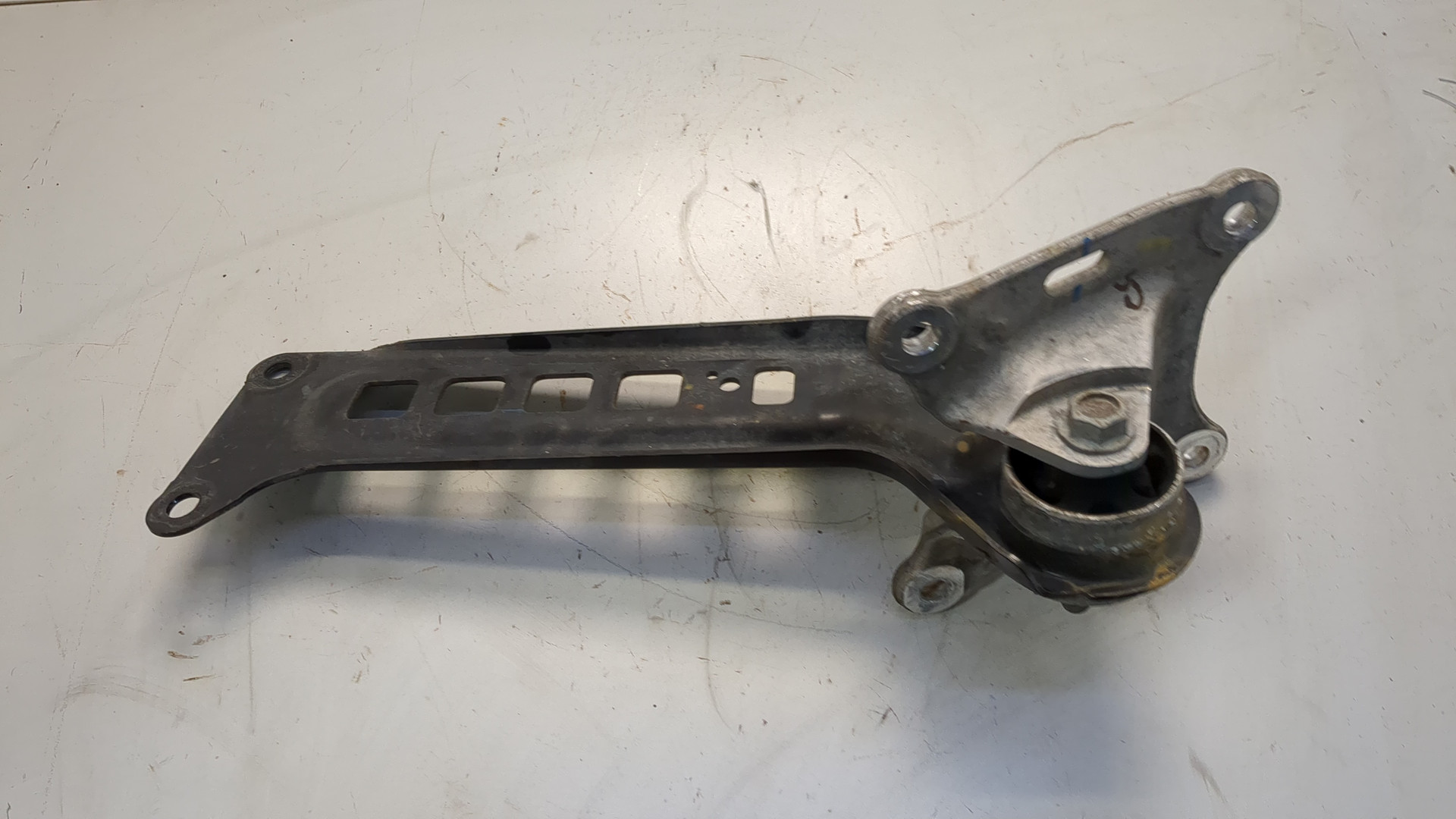 Рычаг задний левый