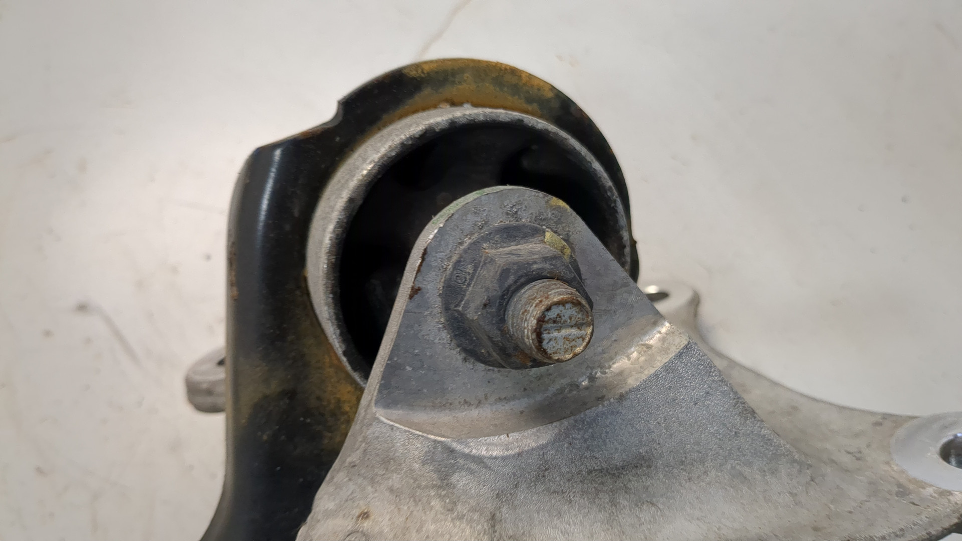 Рычаг задний левый