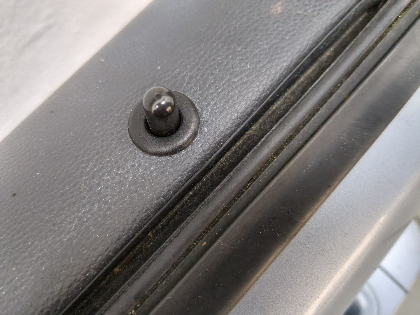 Дверь передняя левая