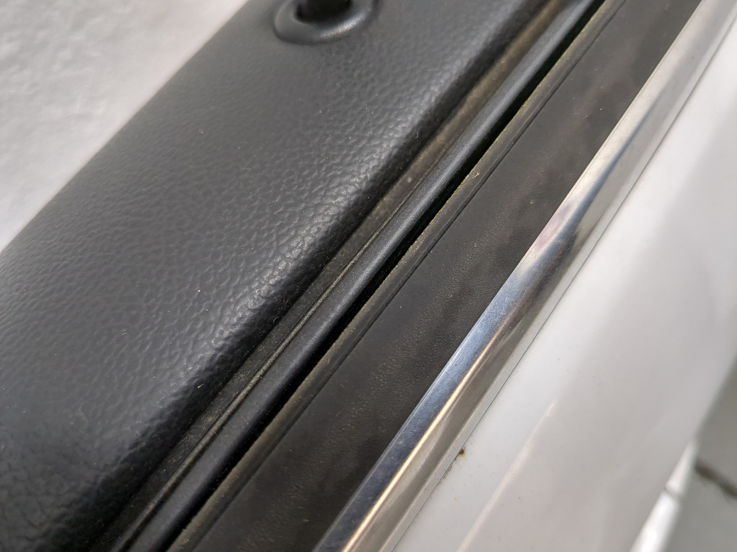 Дверь передняя левая