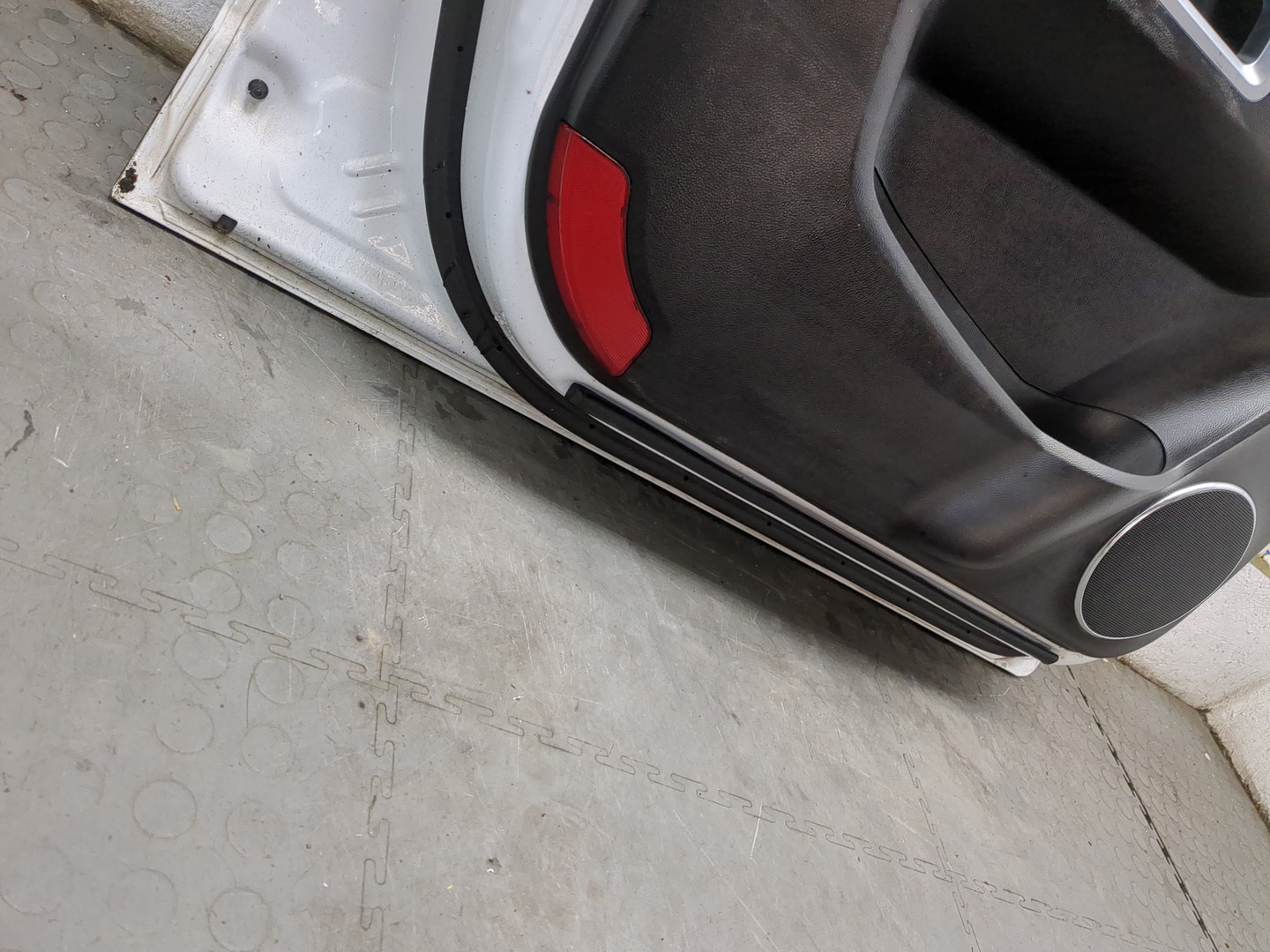 Дверь передняя левая