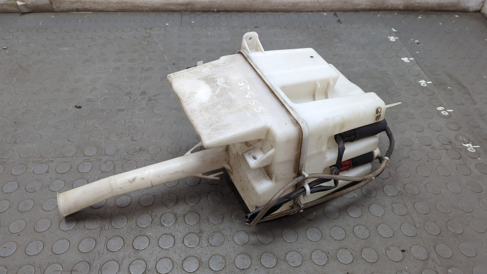 Бачок омывателя лобового стекла