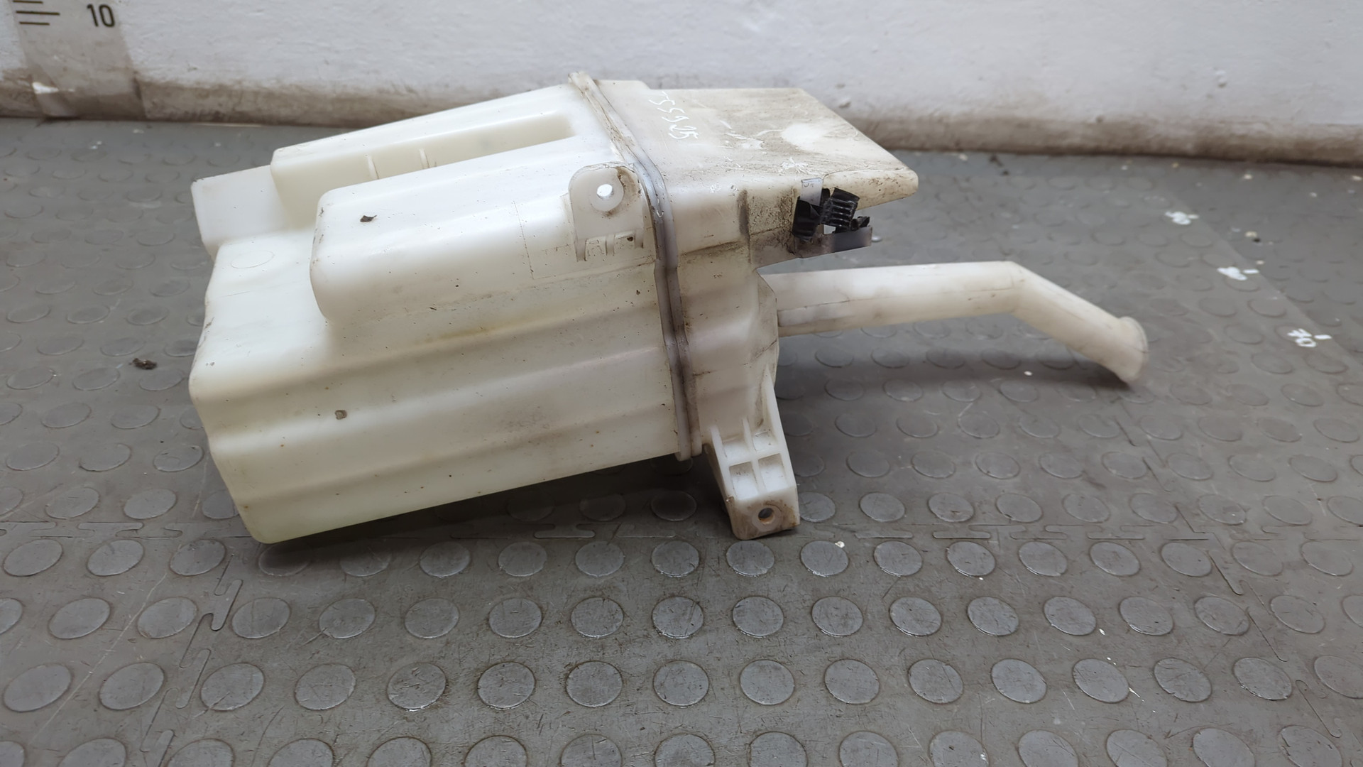 Бачок омывателя лобового стекла